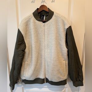 Original Use Sherpa zip up, LARGE, like new.